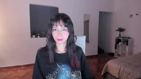 Snapshot of lili_cherry_ chatting on June 8, 8:42 pm lili_cherry_ online show from June 8, 8:42 pm
