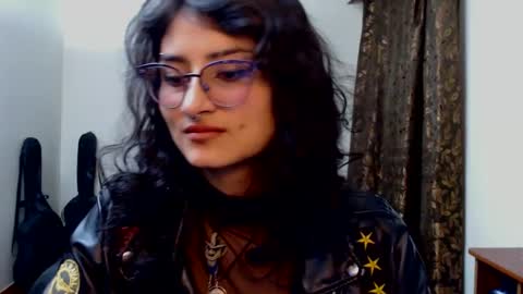 Snapshot of lili_clan chatting on September 13, 1:05 am lili_clan online show from September 13, 1:05 am