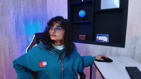 Snapshot of lili_clan chatting on October 1, 2:34 pm lili_clan online show from October 1, 2:34 pm