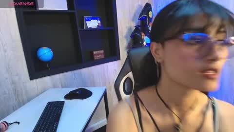 Snapshot of lili_clan chatting on October 20, 3:12 pm lili_clan online show from October 20, 3:12 pm