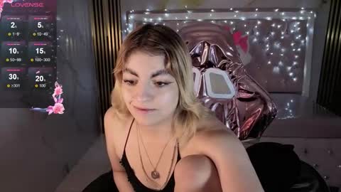 Lili online show from November 7, 3:39 am