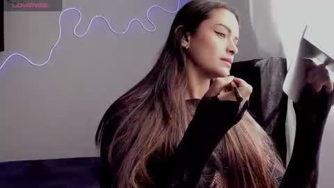 Snapshot of lili_evanss chatting on June 20, 3:37 pm lili_evanss online show from June 20, 3:37 pm