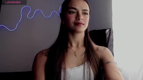 Snapshot of lili_evanss chatting on June 23, 4:05 pm lili_evanss online show from June 23, 4:05 pm
