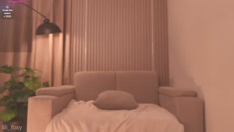 lili online show from July 25, 4:04 pm