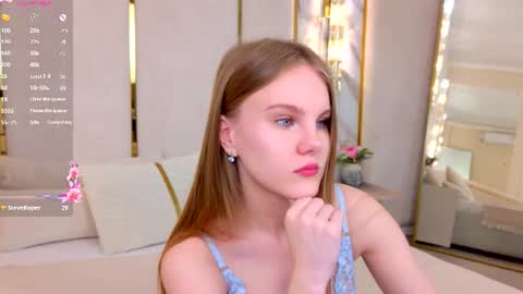 Snapshot of lili_lohan chatting on June 14, 5:09 am lili_lohan online show from June 14, 5:09 am