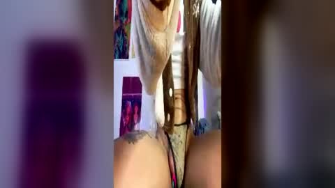 Snapshot of lili_zinx666 chatting on June 11, 11:08 am lili_zinx666 online show from June 11, 11:08 am