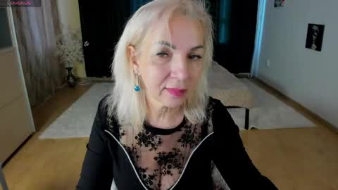 Snapshot of lilia_moons chatting on March 23, 8:51 am Lilia online show from March 23, 8:51 am