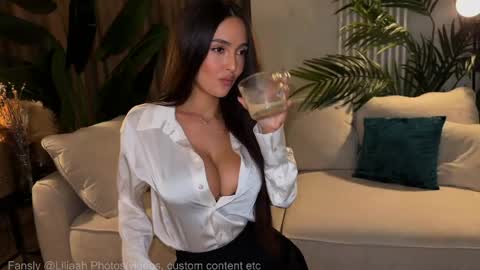 Snapshot of liliaah chatting on June 8, 11:16 pm Lili Nude ONLY Ticket or Fansly online show from June 8, 11:16 pm