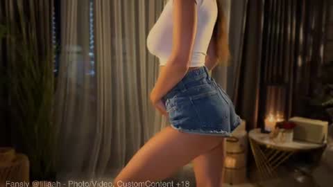 Snapshot of liliaah chatting on August 3, 9:07 pm Lili Nude ONLY Ticket or Fansly online show from August 3, 9:07 pm