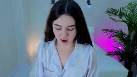 Snapshot of liliacrown chatting on November 21, 5:00 pm Lilia online show from November 21, 5:00 pm