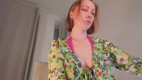 Snapshot of lilian_kroft chatting on May 25, 12:00 pm LIL online show from May 25, 12:00 pm