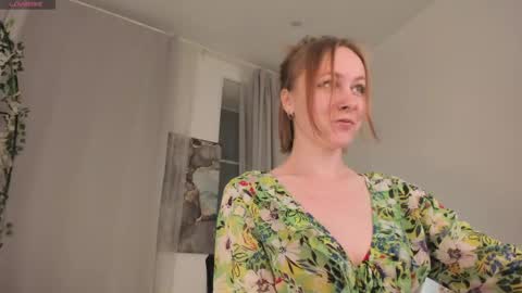 Snapshot of lilian_kroft chatting on June 2, 12:18 pm LIL online show from June 2, 12:18 pm