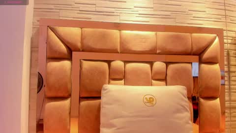 LILIAN  online show from November 22, 7:46 pm