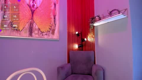 holis soy lily chang no olvides el pulgar arriba es muy importante para mi 3 independent model online show from November 15, 7:54 pm