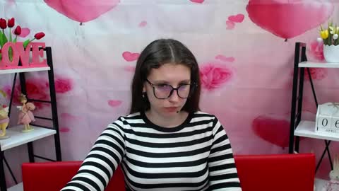 lilianashine online show from April 6, 11:00 am