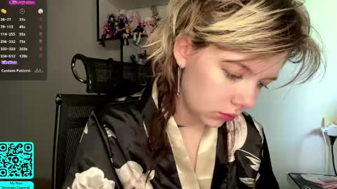 Snapshot of liliandaniels chatting on May 10, 7:13 am Lilian online show from May 10, 7:13 am