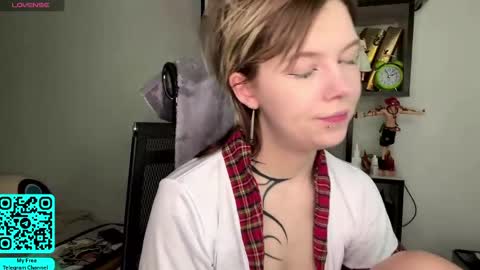 Snapshot of liliandaniels chatting on June 5, 7:14 am Lilian online show from June 5, 7:14 am