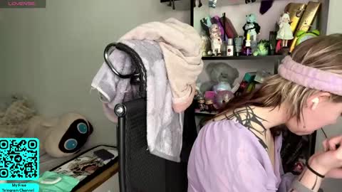 Snapshot of liliandaniels chatting on June 6, 7:02 am Lilian online show from June 6, 7:02 am