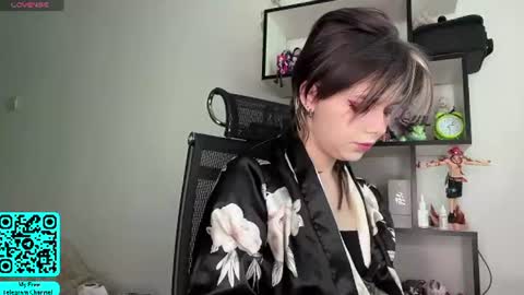 Snapshot of liliandaniels chatting on July 4, 7:03 am Lilian online show from July 4, 7:03 am