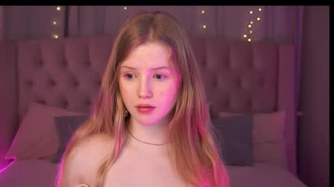 Snapshot of lilianhoward chatting on November 23, 12:27 pm Lilian online show from November 23, 12:27 pm