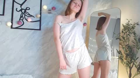 Snapshot of lilianslow chatting on December 5, 1:52 pm hi guys Im new here Im 18 years oldIve never had sex online show from December 5, 1:52 pm
