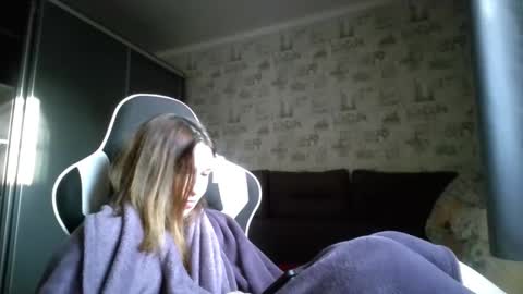 liliawoolf online show from November 6, 6:03 am