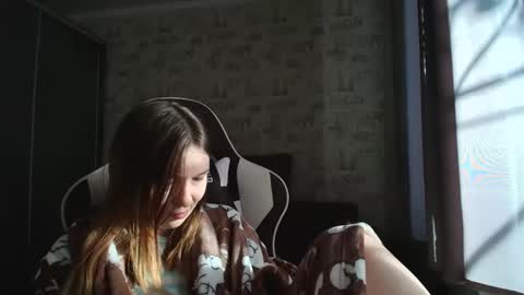 liliawoolf online show from March 11, 5:35 am