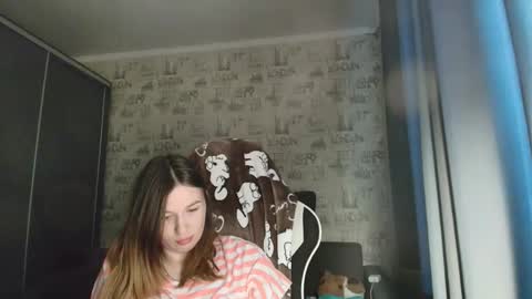 liliawoolf online show from June 11, 3:15 am