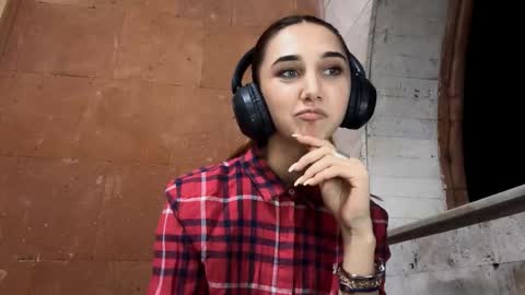 Snapshot of lilihalvorsen chatting on September 10, 9:59 pm Lina online show from September 10, 9:59 pm