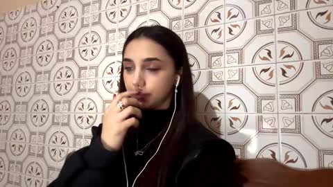 Snapshot of lilihalvorsen chatting on November 6, 10:10 pm Lina online show from November 6, 10:10 pm