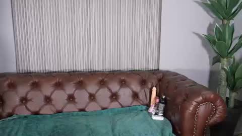 lilii peach online show from June 30, 12:11 am