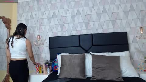 Snapshot of lilijensen chatting on September 29, 8:24 pm LilyJensen online show from September 29, 8:24 pm