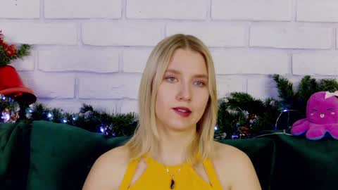 Snapshot of lililinn chatting on December 17, 5:29 am LiliLinn online show from December 17, 5:29 am
