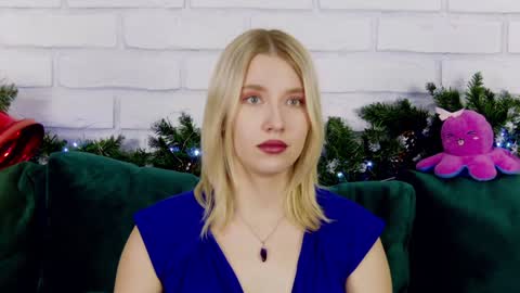 Snapshot of lililinn chatting on December 18, 7:15 am LiliLinn online show from December 18, 7:15 am