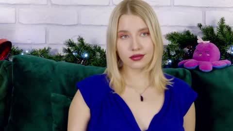 Snapshot of lililinn chatting on December 18, 10:19 am LiliLinn online show from December 18, 10:19 am