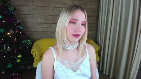 Snapshot of lililinn chatting on December 20, 5:47 am LiliLinn online show from December 20, 5:47 am