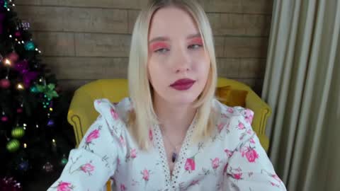 Snapshot of lililinn chatting on December 21, 12:16 pm LiliLinn online show from December 21, 12:16 pm
