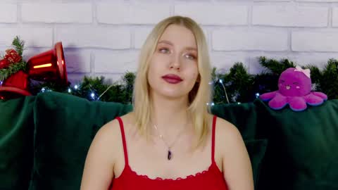 Snapshot of lililinn chatting on December 24, 12:22 pm LiliLinn online show from December 24, 12:22 pm
