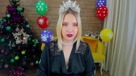Snapshot of lililinn chatting on December 26, 11:21 am LiliLinn online show from December 26, 11:21 am