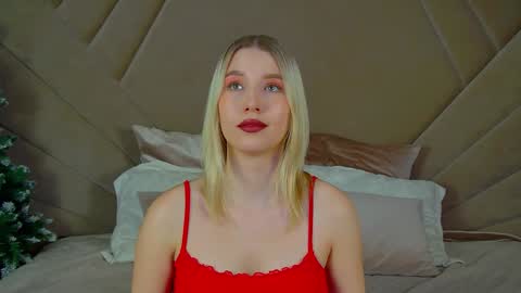 Snapshot of lililinn chatting on January 17, 11:49 am LiliLinn online show from January 17, 11:49 am