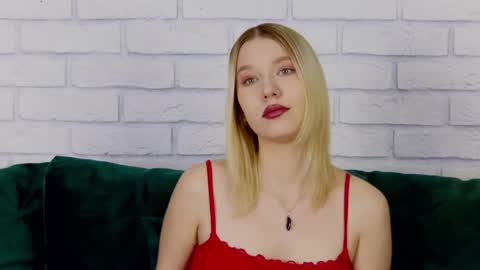 Snapshot of lililinn chatting on January 20, 4:21 am LiliLinn online show from January 20, 4:21 am