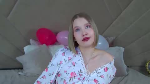 Snapshot of lililinn chatting on February 17, 12:05 pm LiliLinn online show from February 17, 12:05 pm