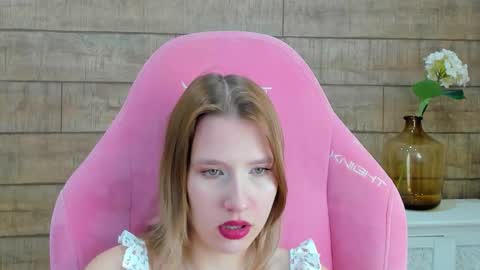 Snapshot of lililinn chatting on October 20, 4:57 am LiliLinn online show from October 20, 4:57 am