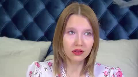 LiliLinn online show from November 3, 5:20 am