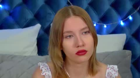 LiliLinn online show from December 23, 4:54 am