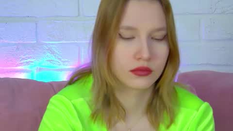 LiliLinn online show from March 17, 5:11 am