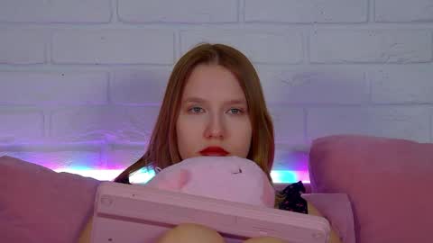 LiliLinn online show from April 28, 5:45 am