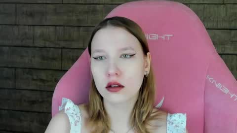 Snapshot of lililinn chatting on May 18, 4:29 am LiliLinn online show from May 18, 4:29 am