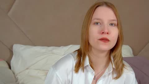 Snapshot of lililinn chatting on May 19, 4:30 am LiliLinn online show from May 19, 4:30 am