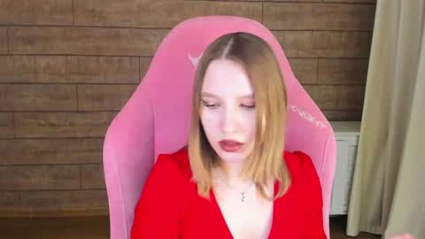 Snapshot of lililinn chatting on June 5, 7:03 am LiliLinn online show from June 5, 7:03 am
